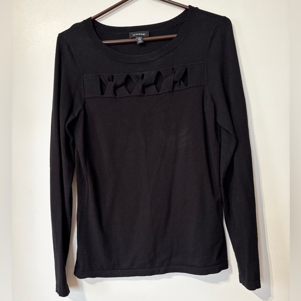 🎉4/30$🎉 Le Chateau Black Ruffled Crew Neck Sweater – Women’s M 🖤✨